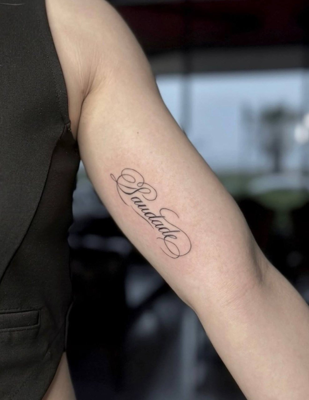 Ön kol Saudade el yazısı dövmesi — ince çizgi fine line yazı | Titan Ink Gallery Samsun